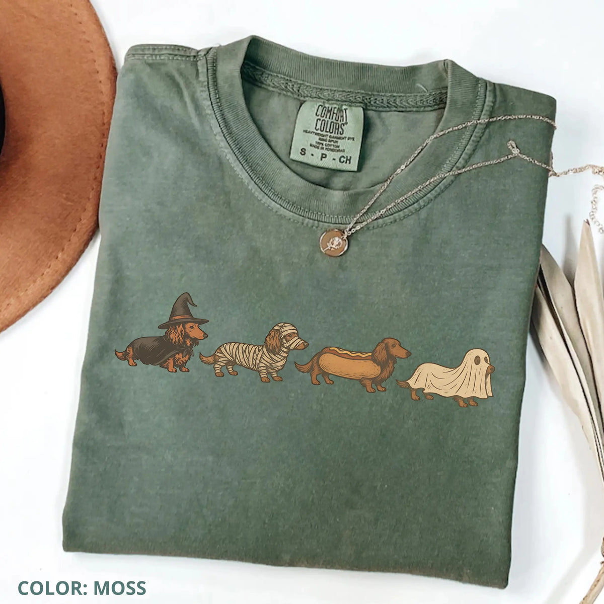 Comfort Colors Halloween Wiener Dog T-shirt Funny Dachshund Costume Tee Retro Fall Graphic T-shirt Cute Dog Lover Gift Unisex Halloween Gift Idea, Cotton Fabric