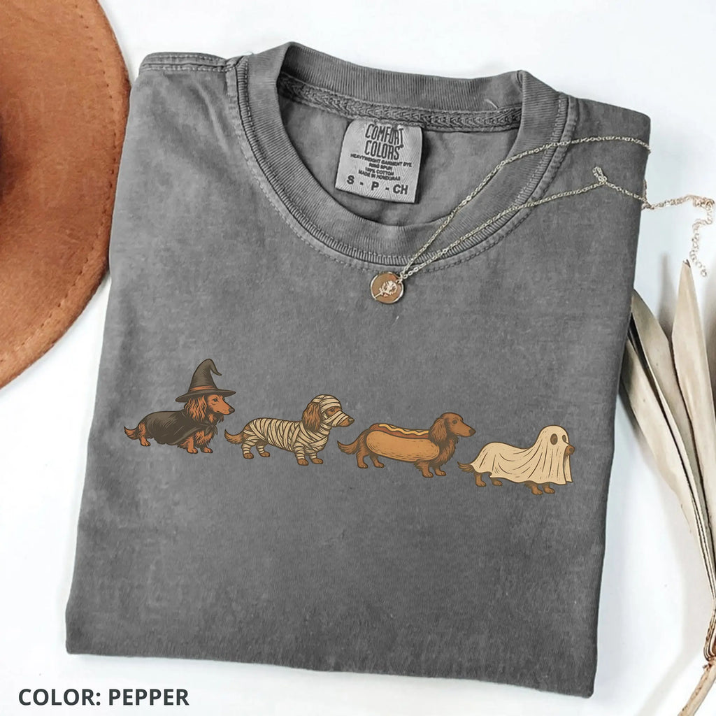 Comfort Colors Halloween Wiener Dog T-shirt Funny Dachshund Costume Tee Retro Fall Graphic T-shirt Cute Dog Lover Gift Unisex Halloween Gift Idea, Cotton Fabric