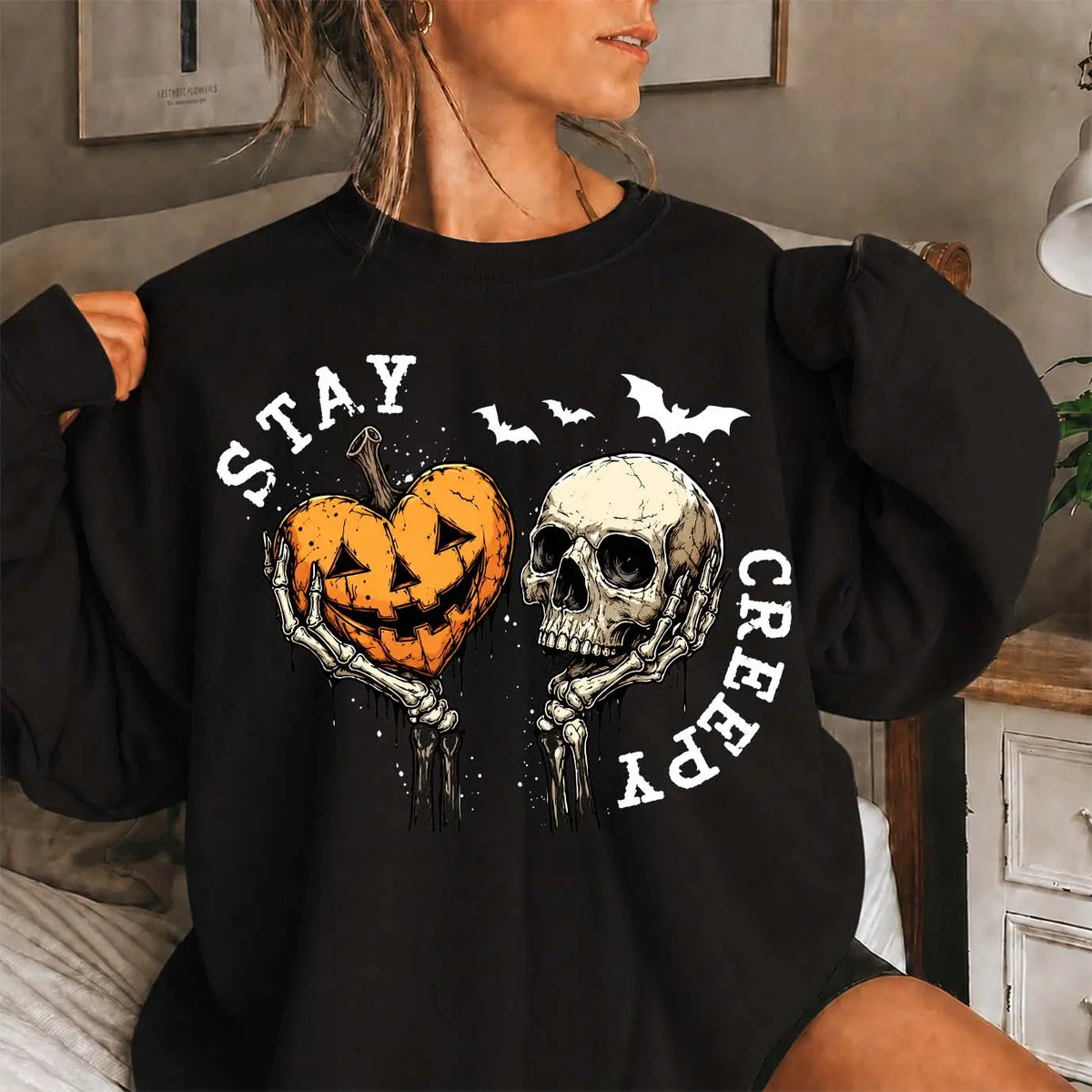 Women’s Halloween Skull & Pumpkin Heart Graphic Sweatshirt, Skeleton Hand and Bat Print Crewneck Pullover, Cozy Long Sleeve Fall Top, Vintage Spooky Season Shirt for Halloween Parties, Pumpkin Patch Trips, Weekend Wear & Autumn Gifts