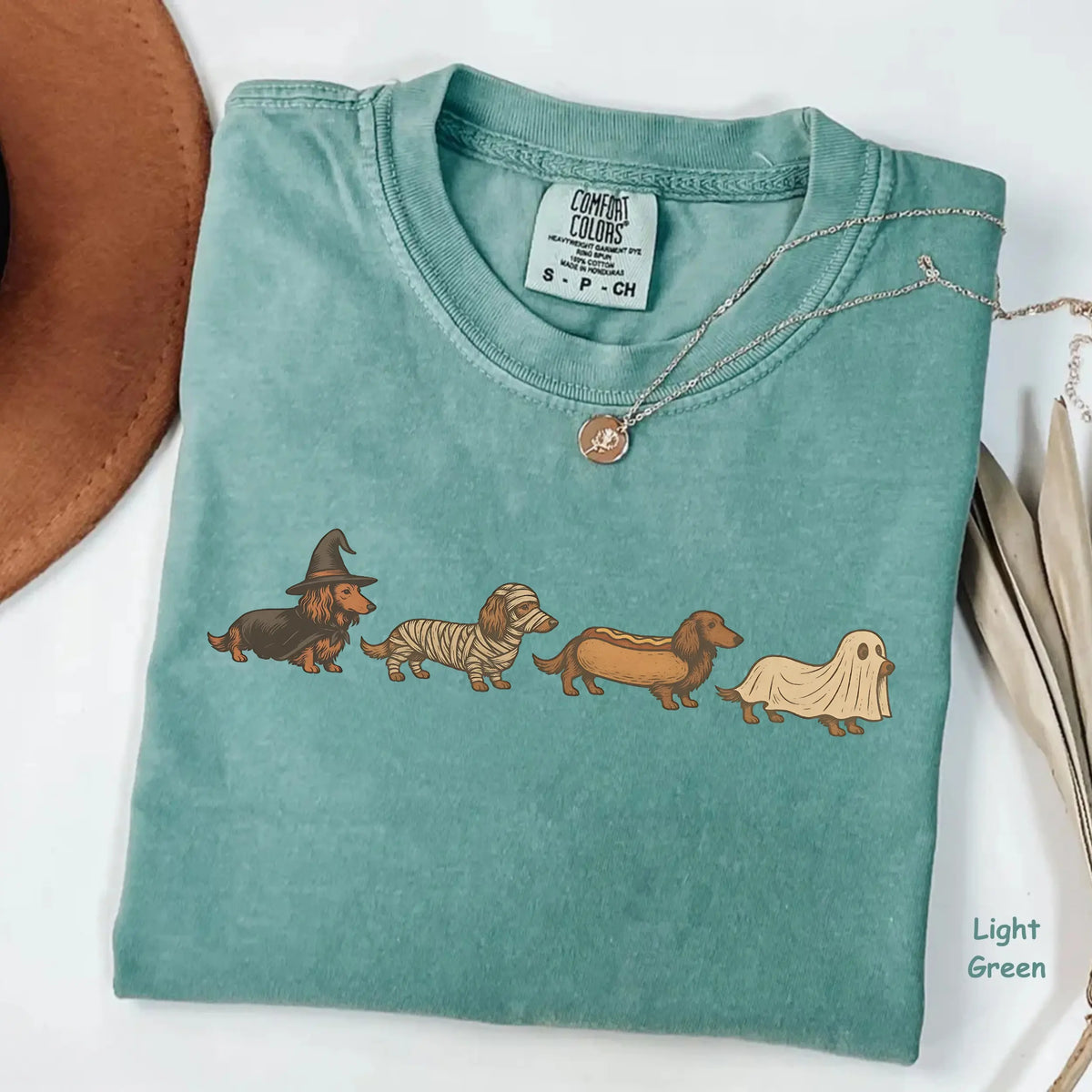 Comfort Colors Halloween Wiener Dog T-shirt Funny Dachshund Costume Tee Retro Fall Graphic T-shirt Cute Dog Lover Gift Unisex Halloween Gift Idea, Cotton Fabric