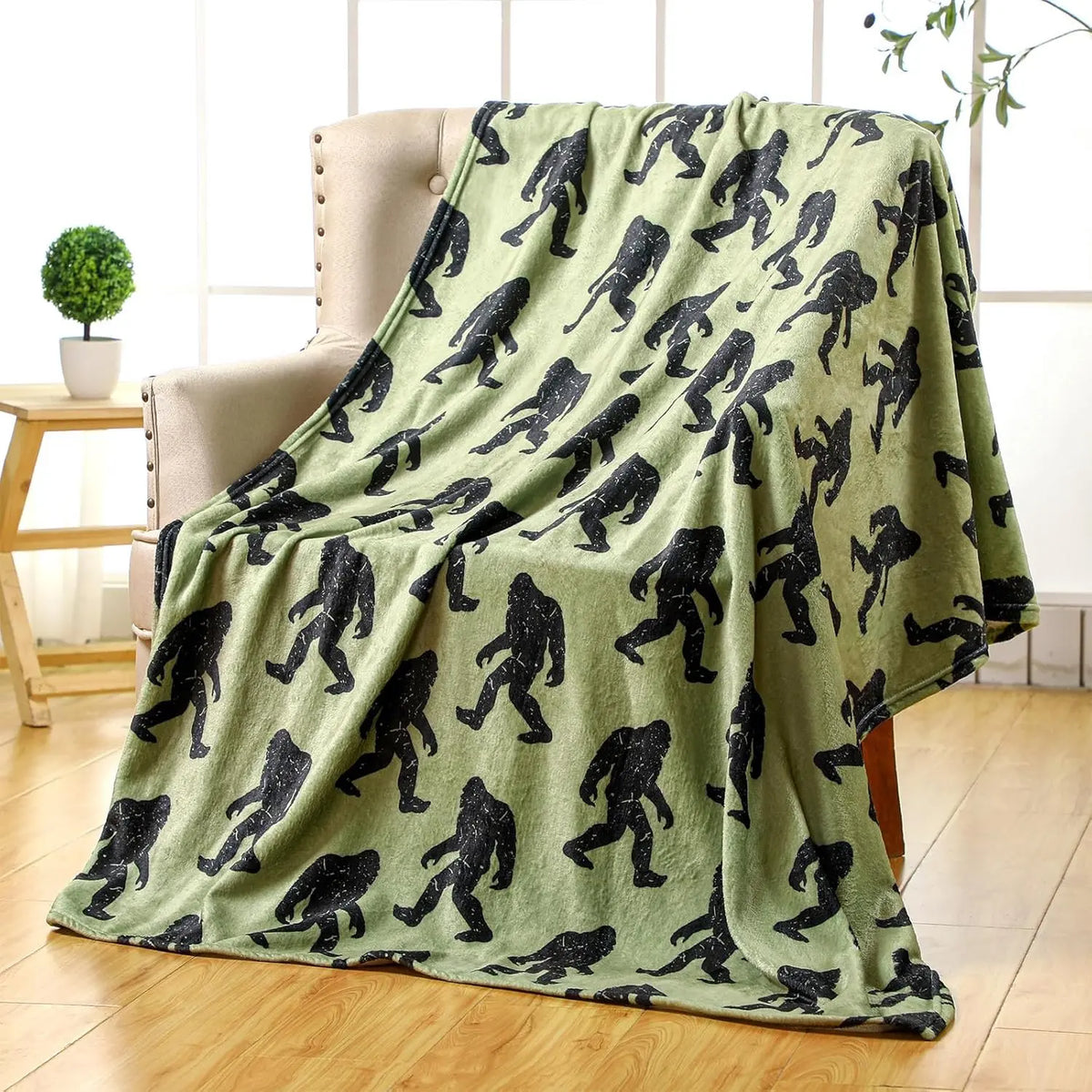 Funny Big Foot Sasquatch Gifts Blanket, Bigfoot Blanket for Men Women, Funny Birthday Unique Sasquatch Gifts, Vintage Flannel Throws Blanket for Bed Sofa Car, Gift for Him, Printed on One Side, Cozy Throw Blankets,Halloween Christmas Gift